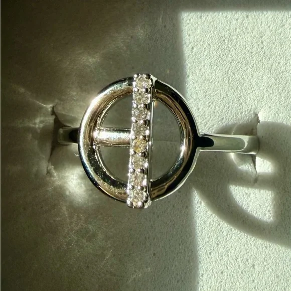 NEW!! White gold plated Circle Bar Pave Ring - Size 6 - Picture 5 of 13